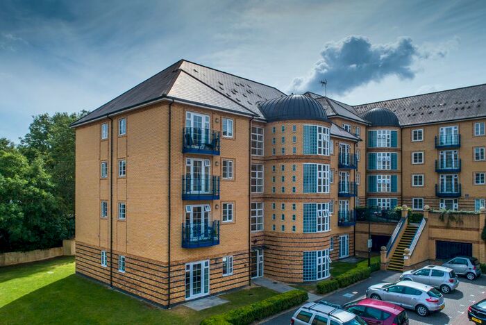 2 Bedroom Flat To Rent In Newland Gardens, Hertford, SG13