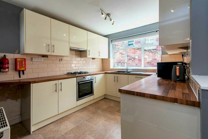 7 Bedroom Detached House To Rent In Albert Grove, Nottingham, NG7