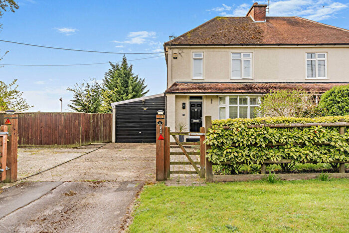 3 Bedroom Semi-Detached House For Sale In London Road, Milton Common, OX9