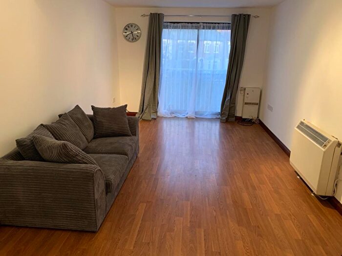 1 Bedroom Flat To Rent In Northumberland Court, Hounslow, TW3