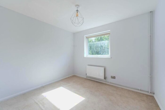 1 Bedroom Flat To Rent In Crescent Road, Kingston, Kingston Upon Thames, KT2