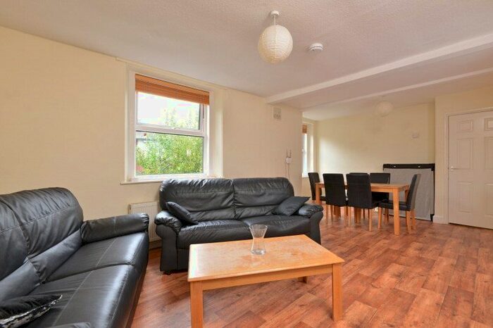 5 Bedroom Flat To Rent In Windsor House, St David's Hill, Exeter, EX4