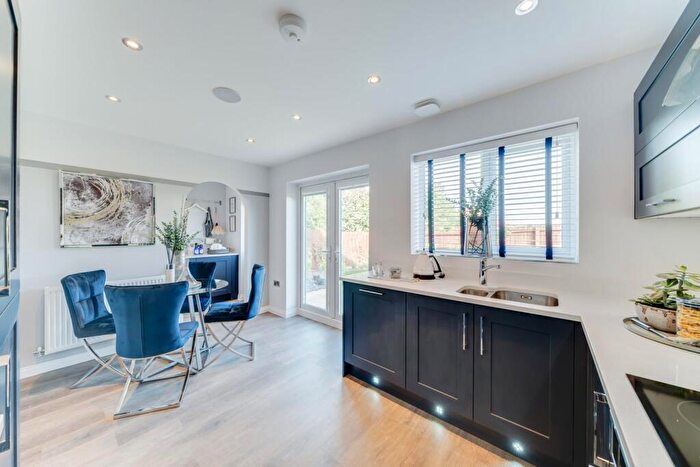 3 Bedroom Detached House For Sale In The Avenue Off Ollerton Road Edwinstowe Nottinghamshire, NG21