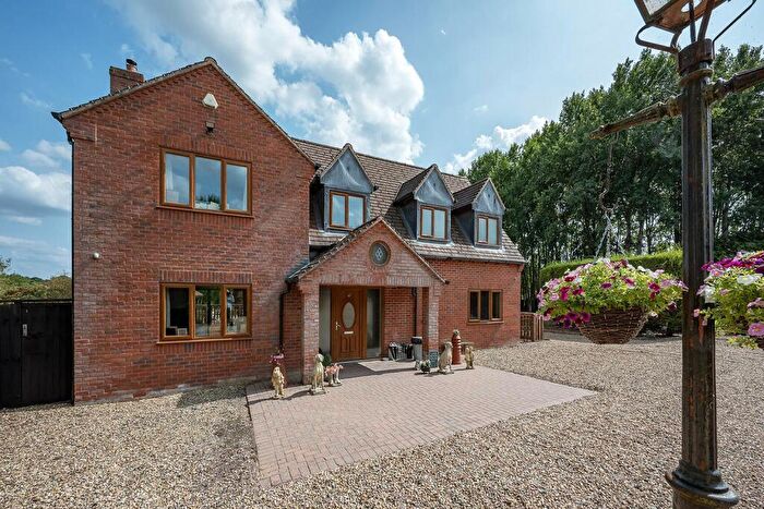 4 Bedroom Detached House For Sale In Barkers Lane, Wythall, B47
