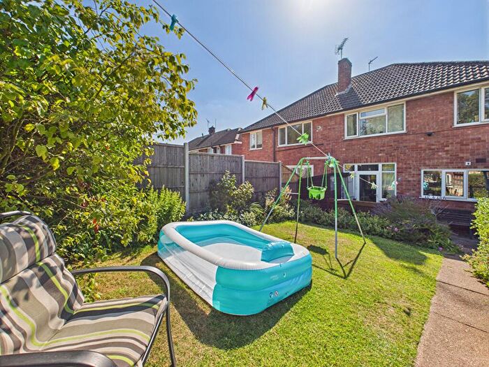 3 Bedroom Semi-Detached House For Sale In Avondale Road, Wigston, LE18
