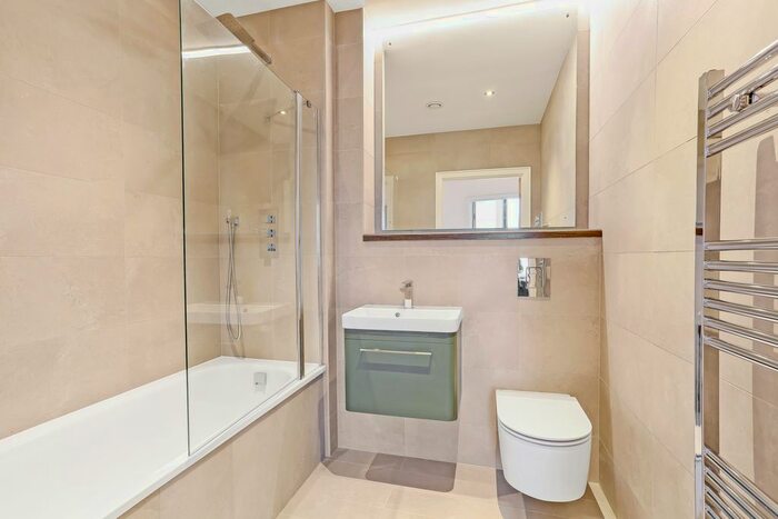 3 Bedroom Flat To Rent In Newington Causeway, London, SE1