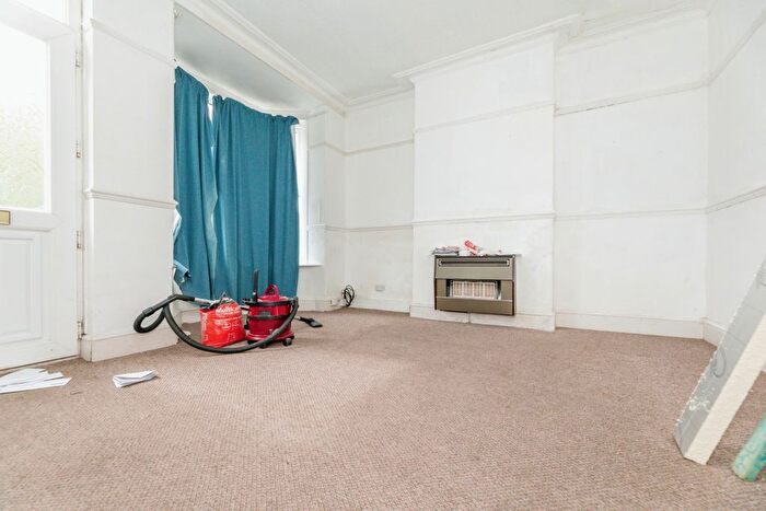 3 Bedroom End Of Terrace House For Sale In Firth Park Crescent, Sheffield, South Yorkshire, S5