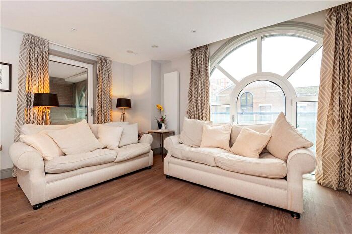 2 Bedroom Apartment For Sale In Clove Hitch Quay, London, SW11