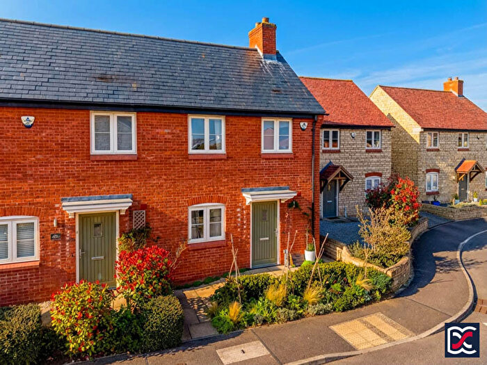 3 Bedroom End Of Terrace House For Sale In Paddock View, Old Stratford, Milton Keynes, Buckinghamshire, MK19