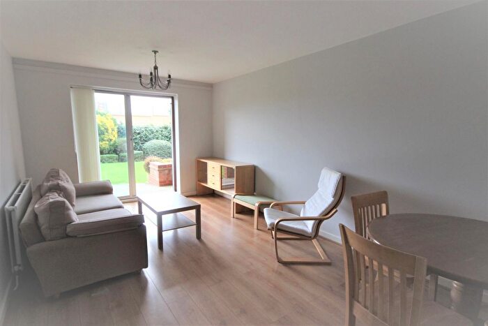 2 Bedroom Flat To Rent In Fir Tree Close, Ealing, London, W5