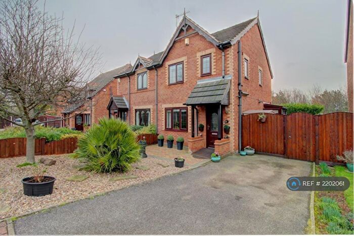 3 Bedroom Semi-Detached House To Rent In Raylands Court, Leeds, LS10