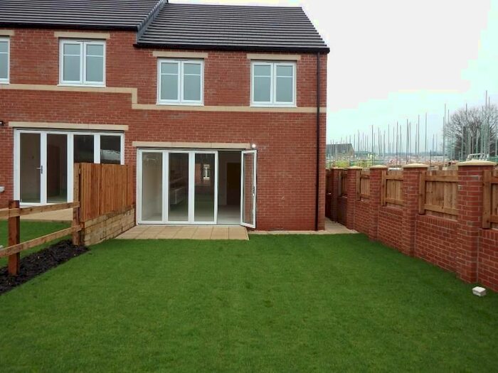 3 Bedroom Semi-Detached House To Rent In Harewood Drive, Apperley Bridge, BD10