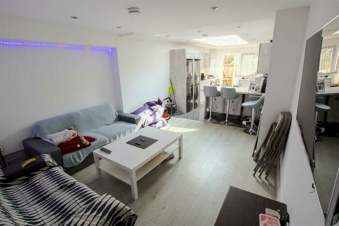 5 Bedroom House To Rent In Holly Grove, Hubert Road, Birmingham, B29