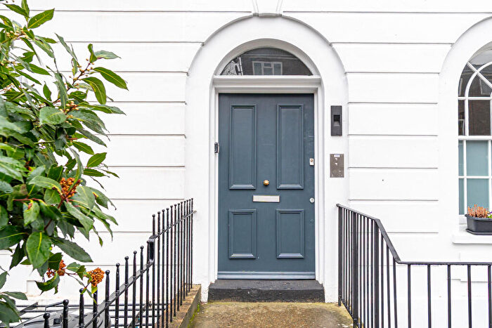 2 Bedroom Apartment For Sale In Shepherdess Walk, Islington, London, N1