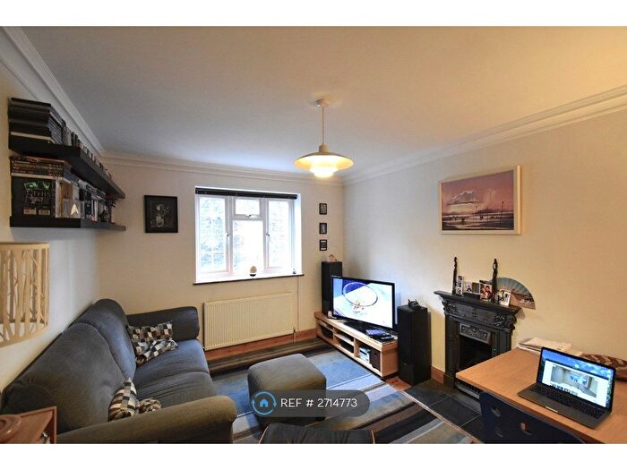 2 Bedroom Flat To Rent In Dunn Street, London, E8