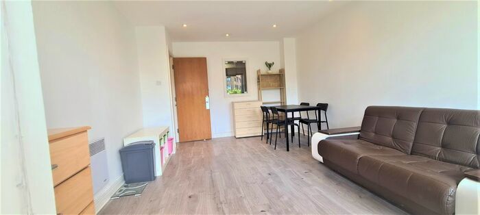 2 Bedroom Flat To Rent In Central House, - High Street, London, London, E15