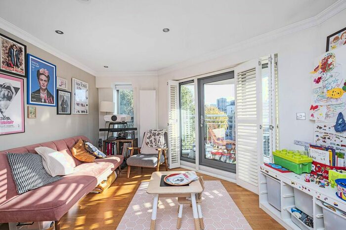 2 Bedroom Flat To Rent In Woodseer Street, Spitalfields, London, E1