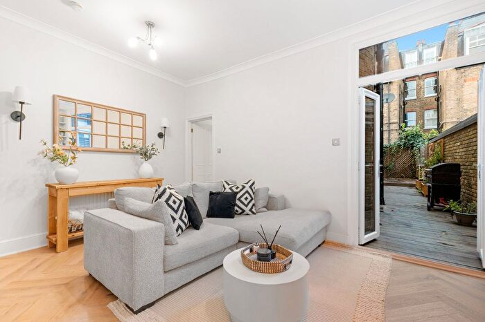 2 Bedroom Flat For Sale In Colehill Lane, Fulham, SW6