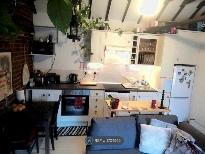 1 Bedroom Bungalow To Rent In Chauffeurs Cottage, Lingfield, RH7