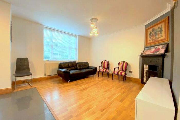 3 Bedroom Flat For Sale In Upper Park Road, London, NW3