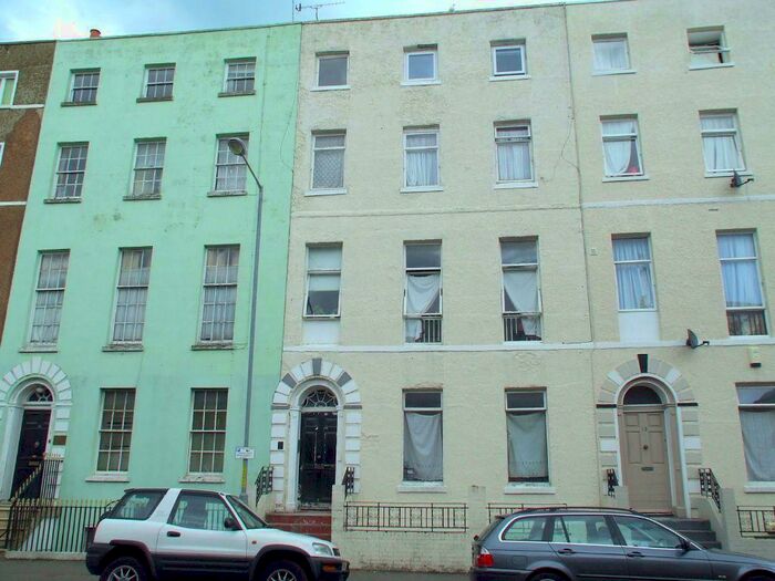 2 Bedroom Flat To Rent In Union Crescent, Margate, CT9