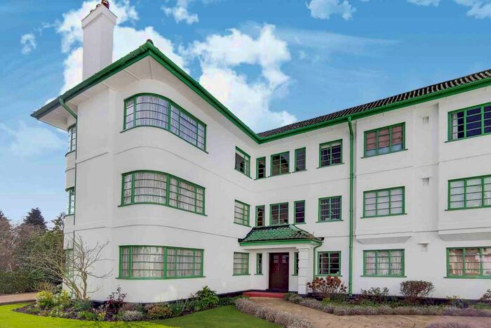 3 Bedroom Flat To Rent In Pinner Court, Pinner, HA5