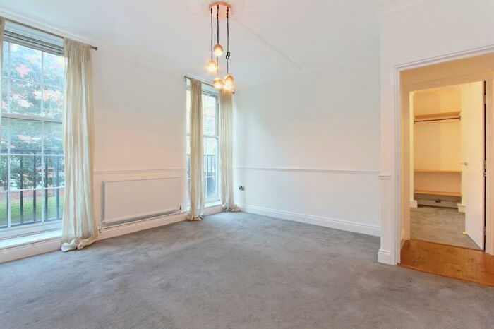 2 Bedroom Flat To Rent In Comber Grove, SE5