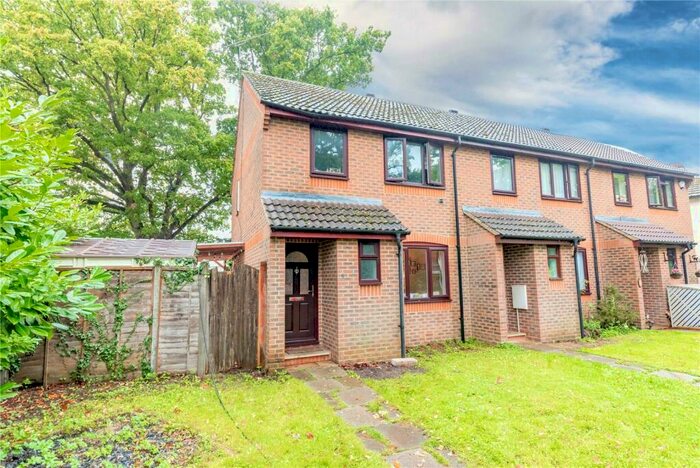 3 Bedroom End Of Terrace House For Sale In Farnborough Road, Farnborough, GU14