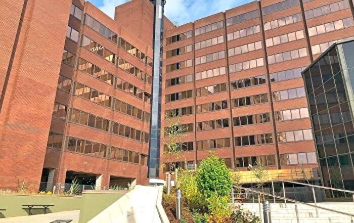 2 Bedroom Flat To Rent In Broad Street, Birmingham, West Midlands, B15