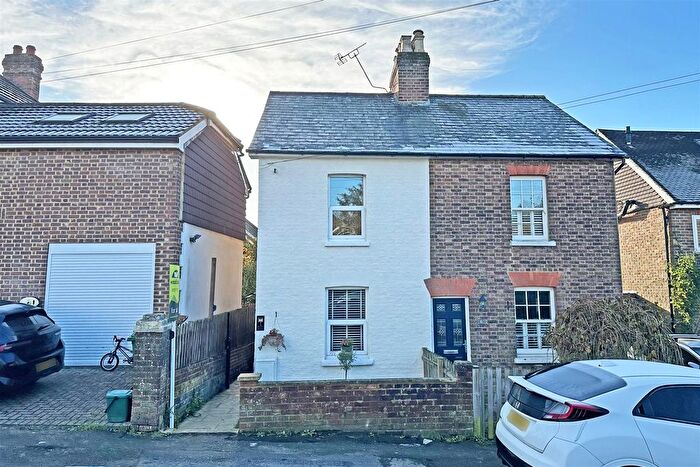 2 Bedroom Semi Detached House For Sale In Hardwick Road, Redhill, RH1