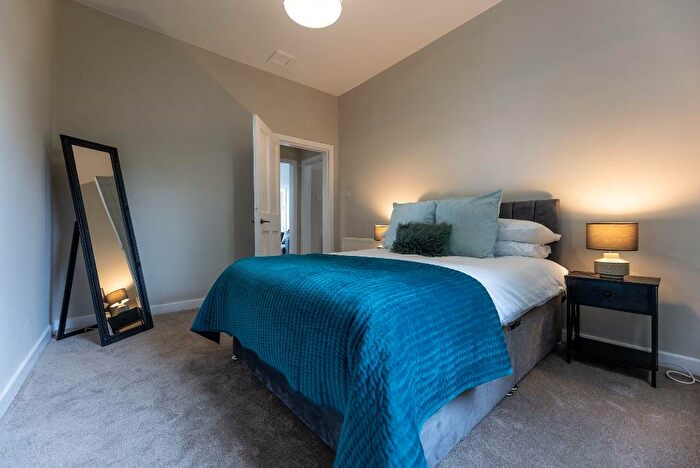 3 Bedroom Flat To Rent In Gifford Drive, Hillington, Glasgow, G52