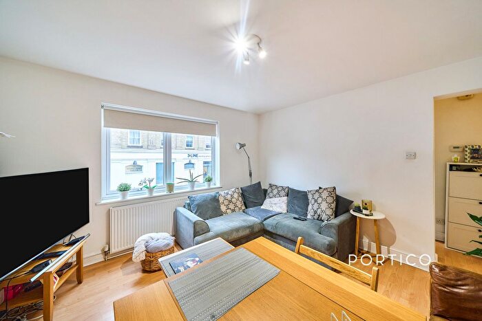 1 Bedroom Flat To Rent In Flat, Springfield Court, Lambeth, SW4