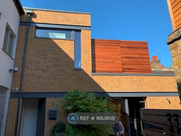 Studio To Rent In The Old Stable House, London, SE22