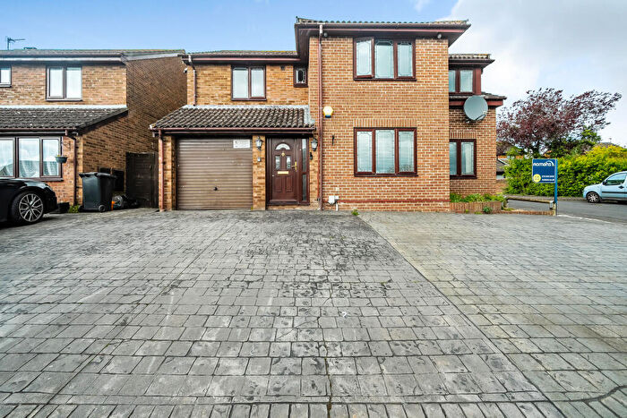 5 Bedroom Detached House To Rent In Bancroft Place, RG31