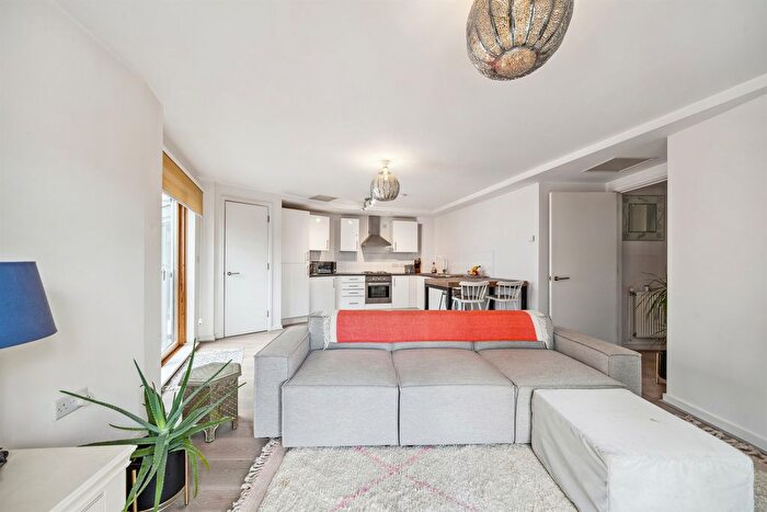 1 Bedroom Flat For Sale In Chapel Yard, London, SW18