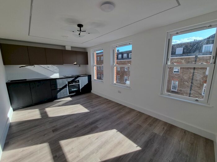 3 Bedroom Flat To Rent In Rita Rd, London, SW8
