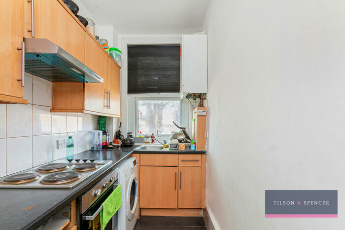 2 Bedroom Flat For Sale In Lansdowne Road, London, N17