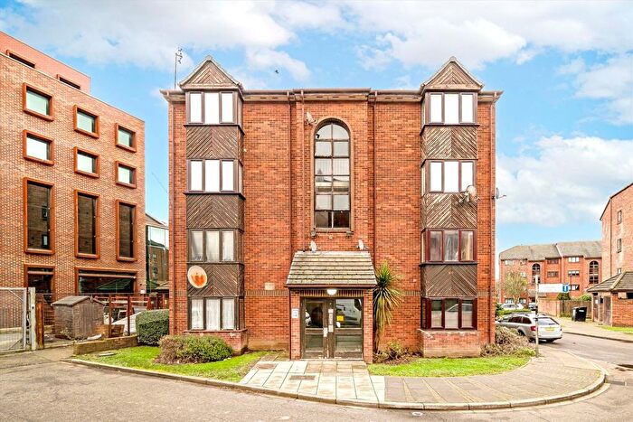 Studio For Sale In Vardon Close, Acton, W3