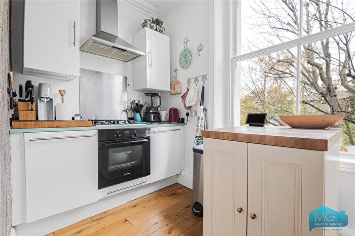 2 Bedroom Flat For Sale In Caversham Road, London, NW5