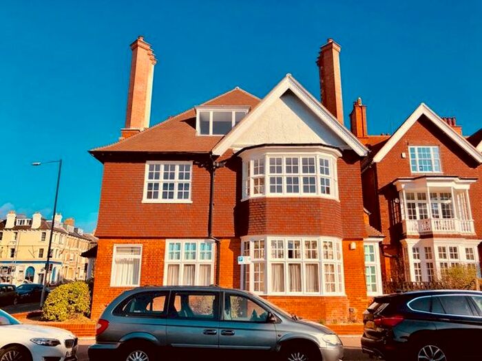 1 Bedroom Flat To Rent In Grand Avenue, Hove, BN3