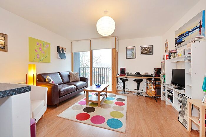 1 Bedroom Flat To Rent In Beaufort Court, Lillie Road, Hammersmith And Fulham, London, SW6