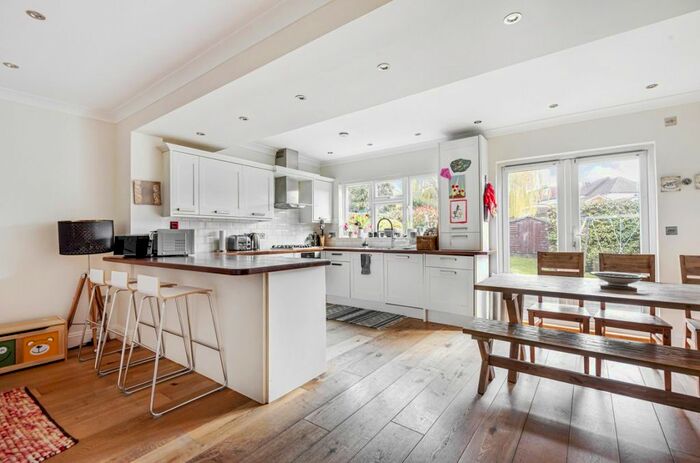 3 Bedroom Semi-Detached House To Rent In Brookside South, East Barnet, Barnet, EN4