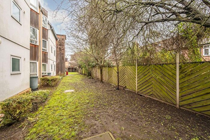 2 Bedroom Flat For Sale In Nelson Grove Road, South Wimbledon, London, SW19