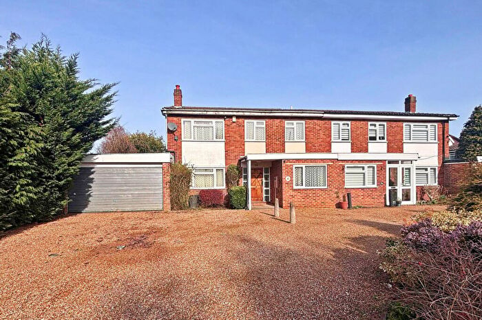 4 Bedroom Semi Detached House For Sale In Hayes Lane, Beckenham, BR3