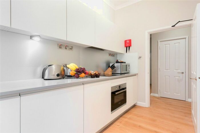 1 Bedroom Flat To Rent In Minster Street, Reading, Berkshire, RG1