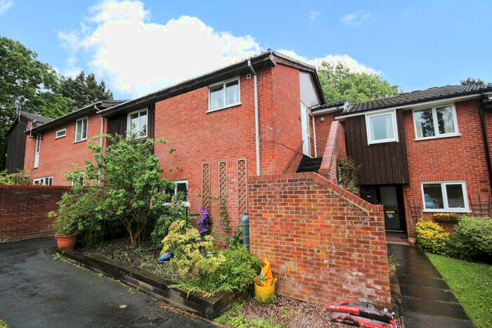 2 Bedroom Maisonette To Rent In Greenham Wood, North Lake, RG12