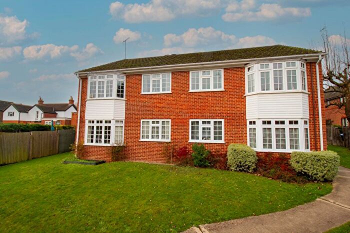 2 Bedroom Flat For Sale In Clarence Road, Fleet, GU51