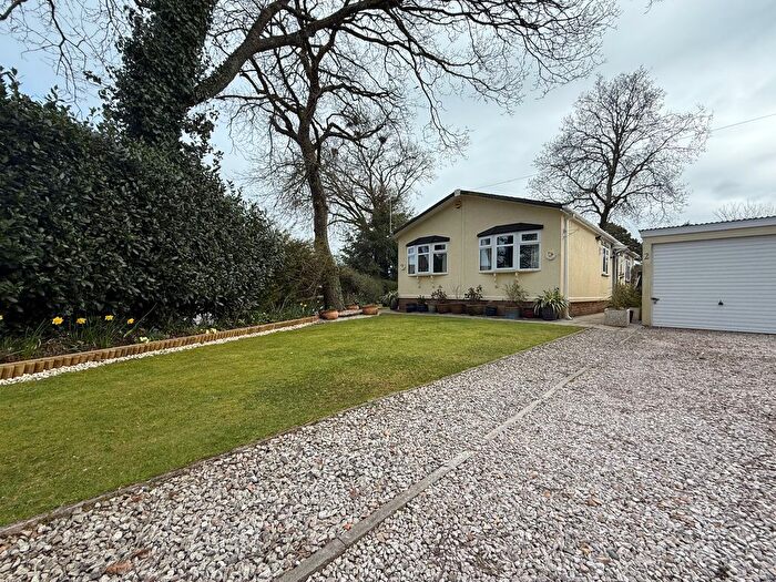 2 Bedroom Park Home For Sale In New Park, Bovey Tracey, TQ13