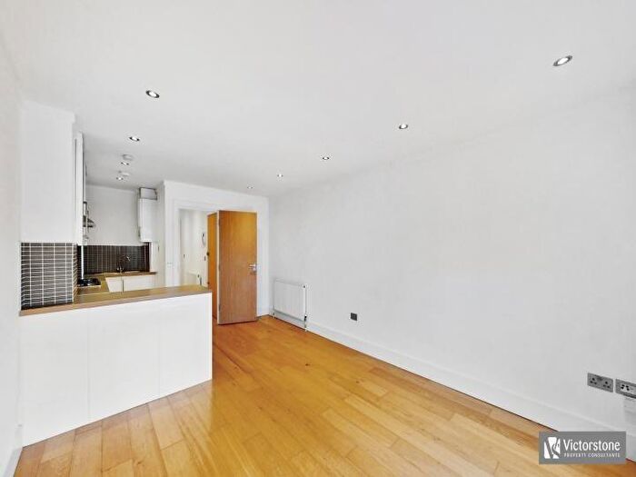 1 Bedroom Apartment To Rent In Holloway Road, Holloway, London, N7