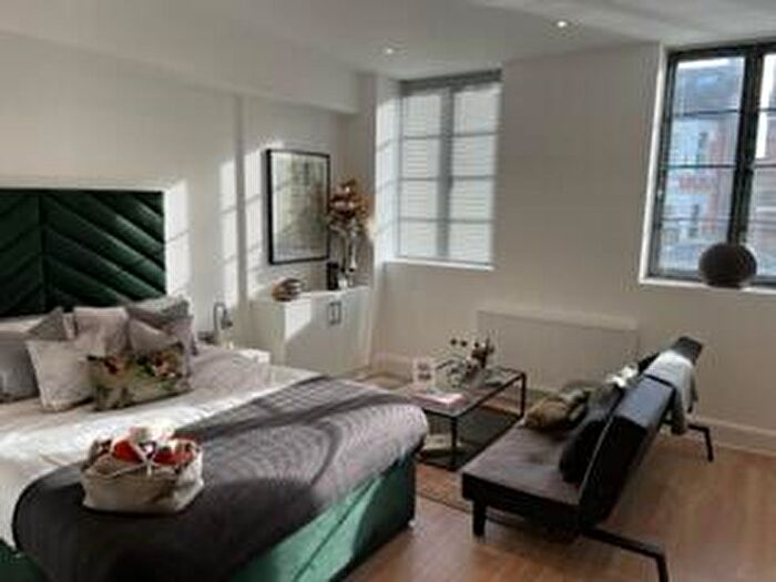 Studio To Rent In - Maybank Road, E18